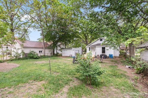 1925 Vly St, Meskegon MI 49442-5929 exterior