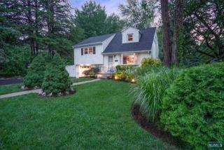 20 Erie Ave, Emerson, NJ 07630-1526