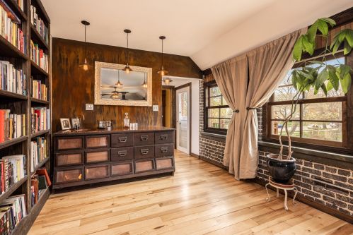 3420 Dousman St, Milwaukee WI 53212-1736 exterior