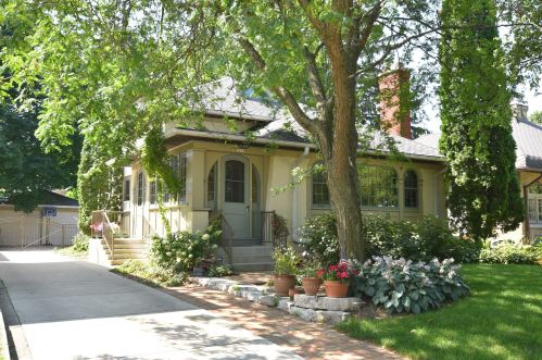 2423 Shorewood Blvd, Milwaukee, WI 53211-2453