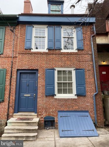 806 Front St, Philadelphia, PA 19147-4308