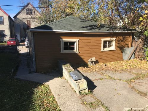 3057 Holton St, Milwaukee WI  53212-2122 exterior