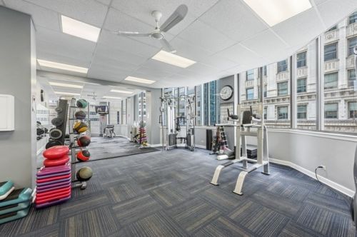 405 Wabash Ave, Chicago IL  60605-1208 exterior