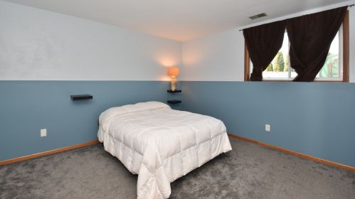 4631 68, Milwaukee WI 53220-3917 exterior