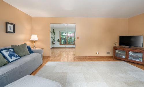 942 Kirk Ave, Elmhurst IL 60126-5143 exterior