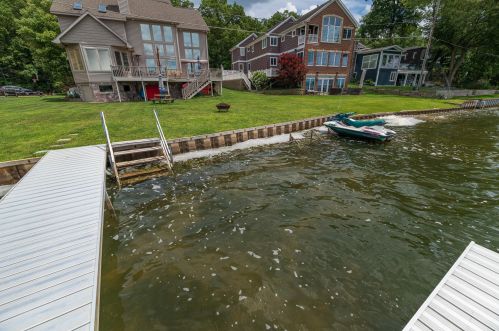 952 Eagle Lk Dr, Kalamazoo MI 49009-8429 exterior