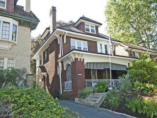 912 Highland Ave, Pittsburgh, PA 15215-1228
