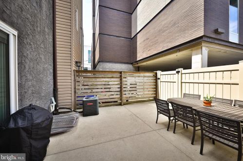 213 Green St, Philadelphia PA exterior