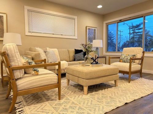 4641 20th St, Milwaukee, WI 53221-2807