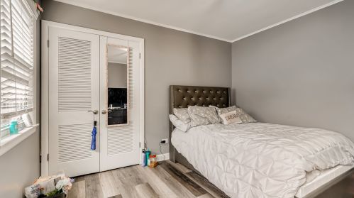 9300 Avers Ave, Chicago IL 60625-6304 exterior