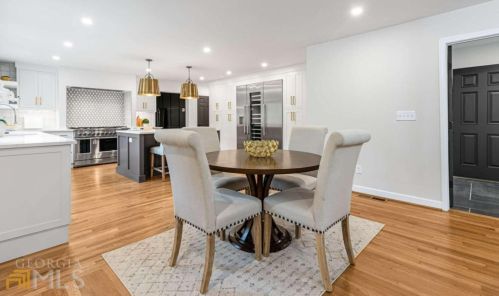 6160 Heards Creek Dr, Atlanta GA  30328-3635 exterior