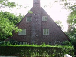 155 Valentine St, Newton, MA 02465-3029