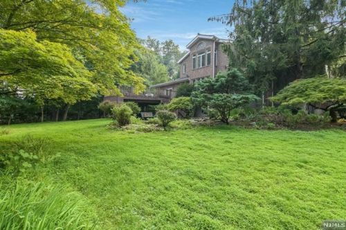 176 Chestnut St, Demarest NJ 07627-1035 exterior