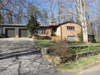 515 Dogwood Ln, Catawba Heights, NC 28012-3710