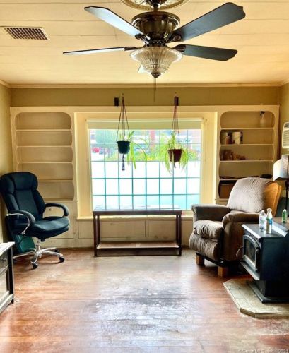 1063 Main St, Killingly CT 06239-2109 exterior