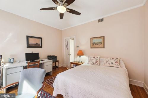 311 5 St, Washington DC 20003-1104 exterior