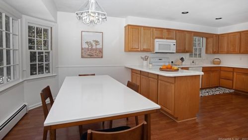 97 Holmes Rd, Ridgefield CT  06877-4303 exterior