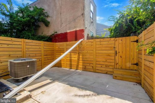 2009 17th St, Philadelphia PA  19121-2321 exterior