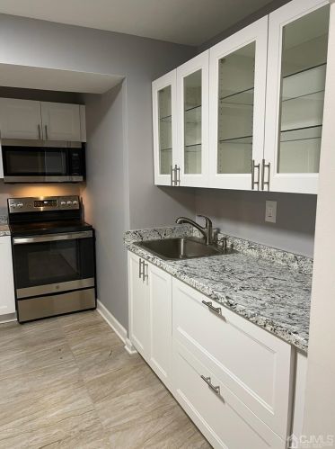 415 College Dr, Edison NJ  08817-5930 exterior