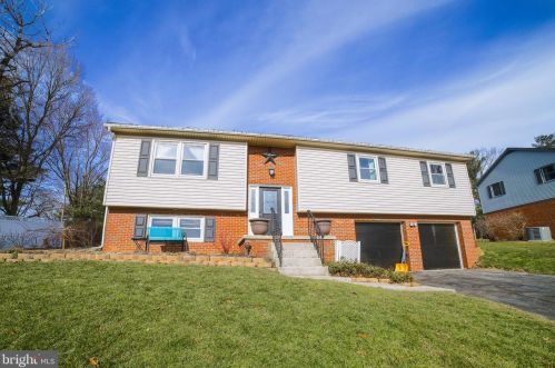 2615 Breezewood Dr, Lancaster, PA 17601-4803