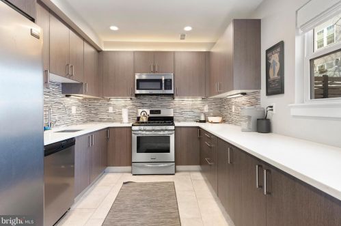 2137 Christian St, Philadelphia PA  19146-1209 exterior