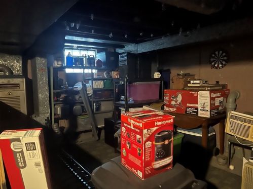 212 Elizabeth St, Pittsburgh PA 15207-1822 exterior