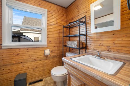 609 2nd St, Duluth MN 55805-2011 exterior