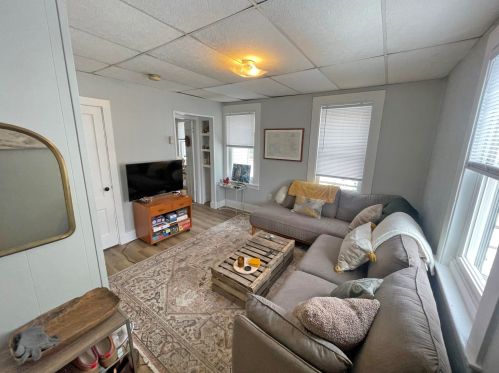 4 Chapel St, Newmarket NH exterior