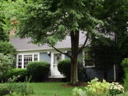 672 Grove St, Newton, MA 02462-1319