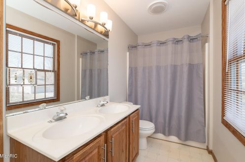 10400 Roger St, Kalamazoo MI 49002-7185 exterior