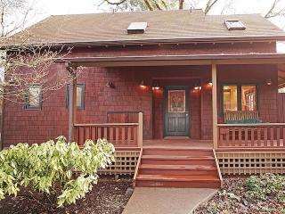 217 Spyglass Dr, Eugene, OR 97401-2094