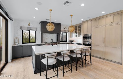 5841 Echo Canyon Cir, Phoenix AZ 85018-1243 exterior