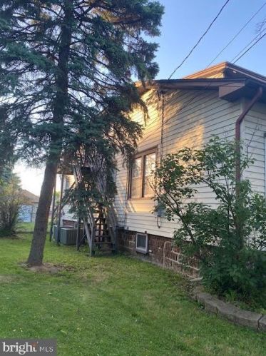 15 Pne St, Camden NJ 08103-3353 exterior