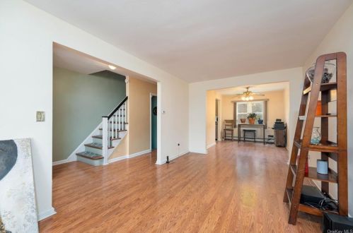 3917 De Reimer Ave, Bronx NY 10466-2128 exterior