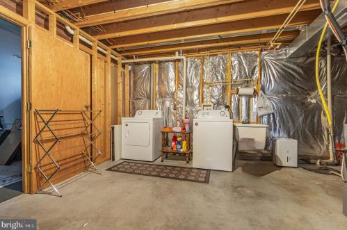 37 Louvain Dr, Hanover PA 17331-8696 exterior