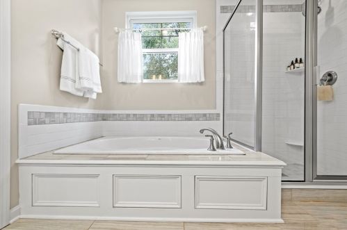 868 Highpointe Cir, Pittsburgh PA 15220-1854 exterior