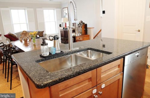 422 Royal St, Alexandria VA  22314-2335 exterior