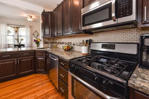 337 Jastram St, Providence RI 02908-4207 exterior