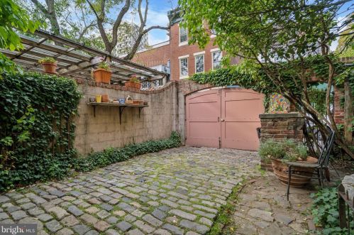 515 Delancey St, Philadelphia PA 19106-4105 exterior