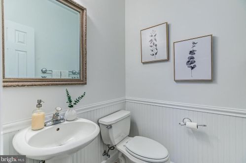 213 Creek Valley Ln, Rockville MD  20850-5603 exterior