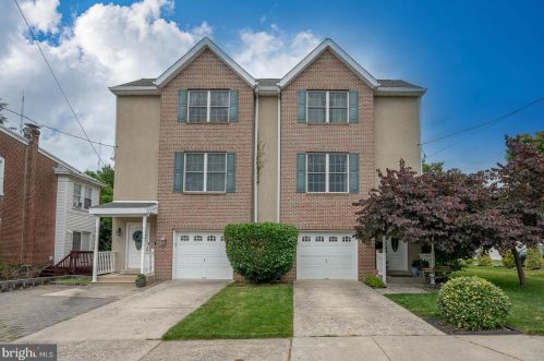 328 Lemonte St, Philadelphia PA 19128-4520 exterior