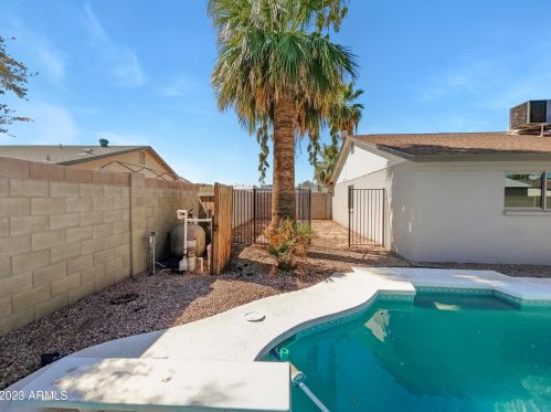 1956 Angela Dr, Phoenix AZ  85023-2334 exterior