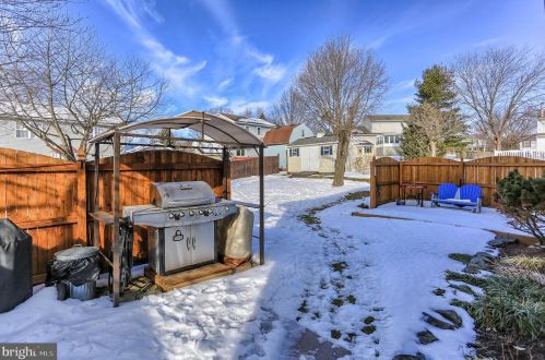 141 Pheasant Run Ln, Hanover PA 17331-9186 exterior