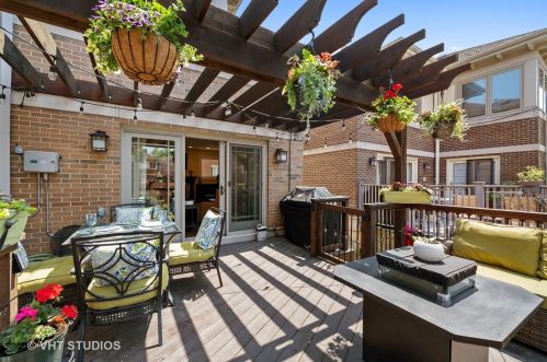 1320 Plymouth Ct, Chicago IL 60605-2717 exterior