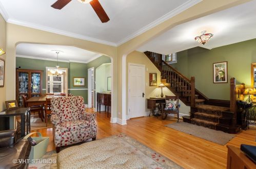 2319 Montrose Ave, Chicago IL 60618-1658 exterior