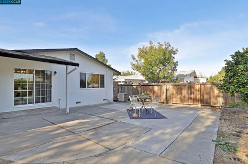 1872 Queens Rd, Concord CA  94519-1722 exterior