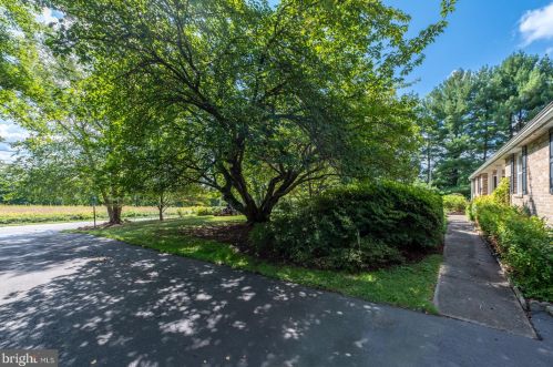 233 Old State Rd, Limerick PA 19468-3116 exterior