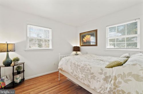 5608 Helmsdale Ln, Alexandria VA 22315-4137 exterior