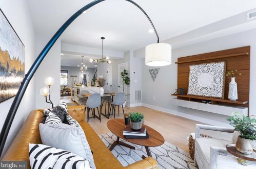 1733 Independence Ave, Washington DC  20003-1637 exterior