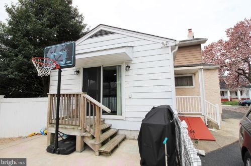 29 Roland Rd, Chester PA 19015-3051 exterior